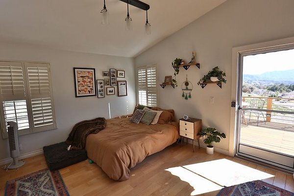 CapEquityCanyonCountryHilltop32